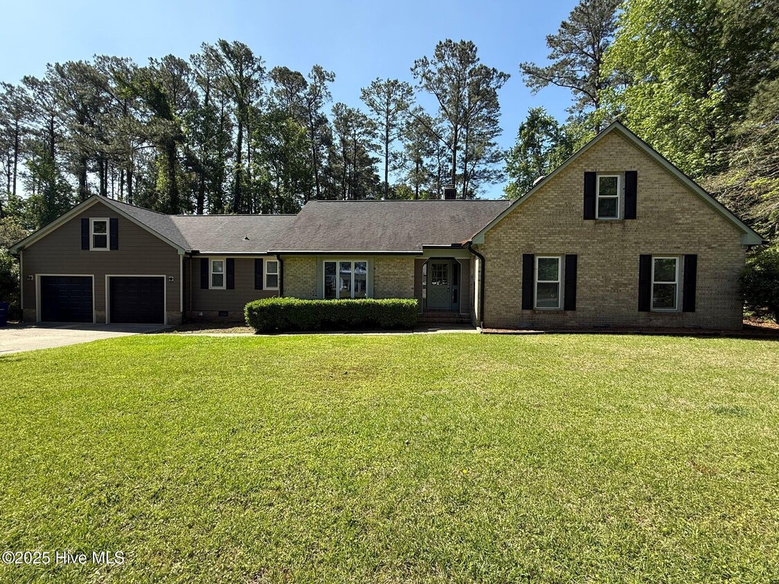 Foto principal - 1107 Greenway Dr