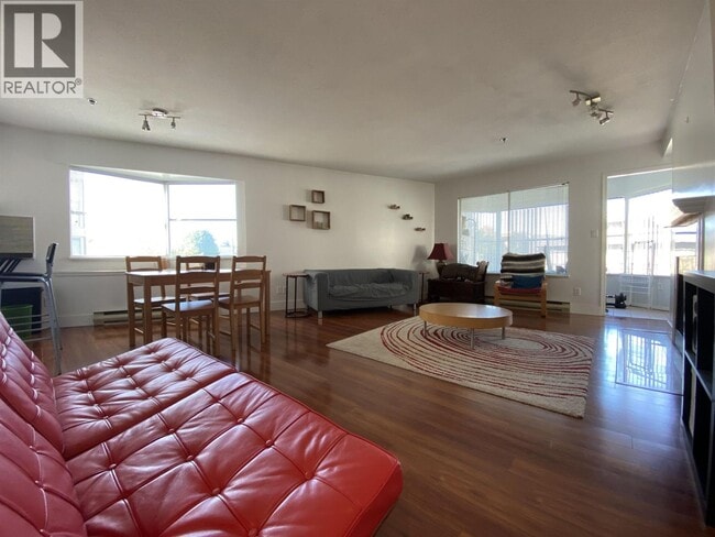 Photo du bâtiment - 1575-1575 W 12th Ave