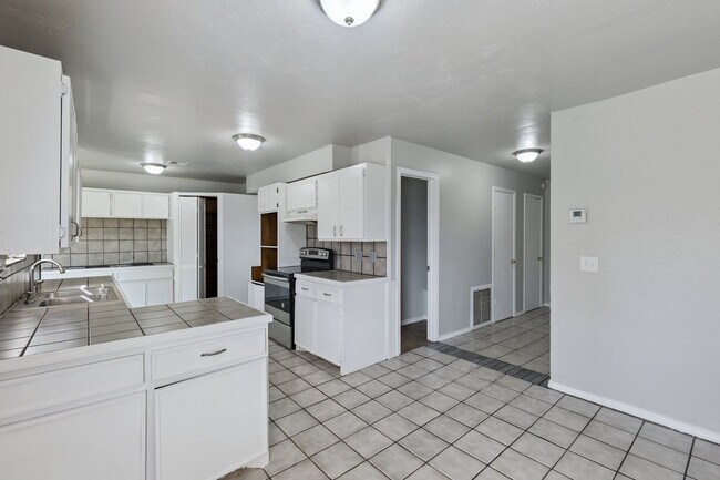 Foto del edificio - 3 bed, 2.5  bath house in Warr Acres
