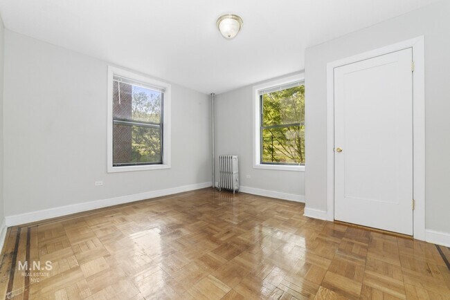 Photo - 86-02 Park Ln S Apartment