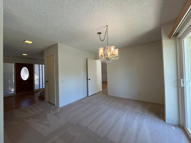 Foto del edificio - Westlake Village 4+2.5 w/pool, spa, green belt + lake access!