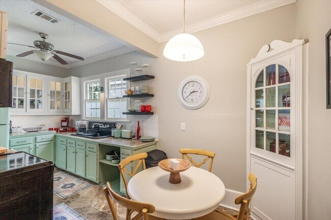 Foto del edificio - 4041 Pine Hill Dr