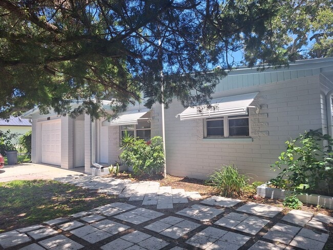 Building Photo - NSB BEACHSIDE - WALK TO FLAGLER AVE!