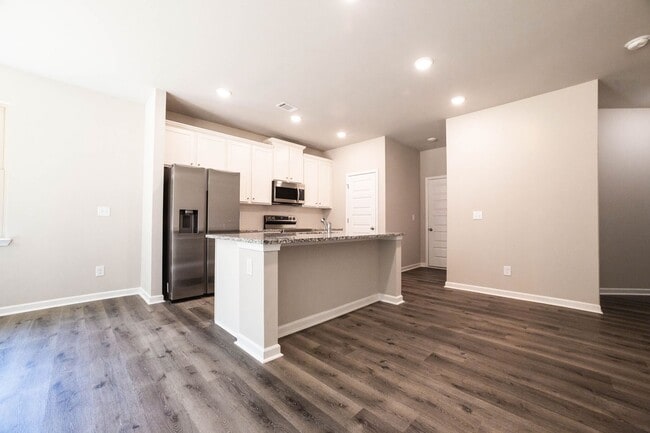 Building Photo - 4 Bed 2.5 Bath home in Gainesville!