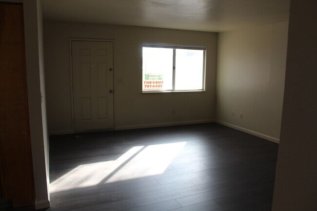 Foto del edificio - Updated 3 Bedroom 2 Bath House Close to Mu...