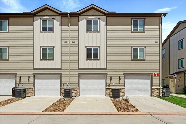 Building Photo - 12603 Telge Rd