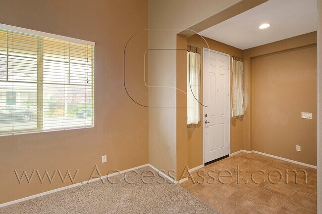 Foto del edificio - Charming 4 Bedroom, 3 Bathroom Home in Murrieta with Spacious Layout & Bright Interiors