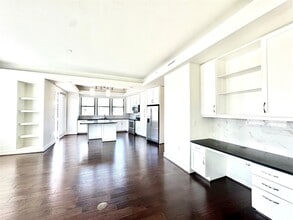 Building Photo - 2303 Mid Ln