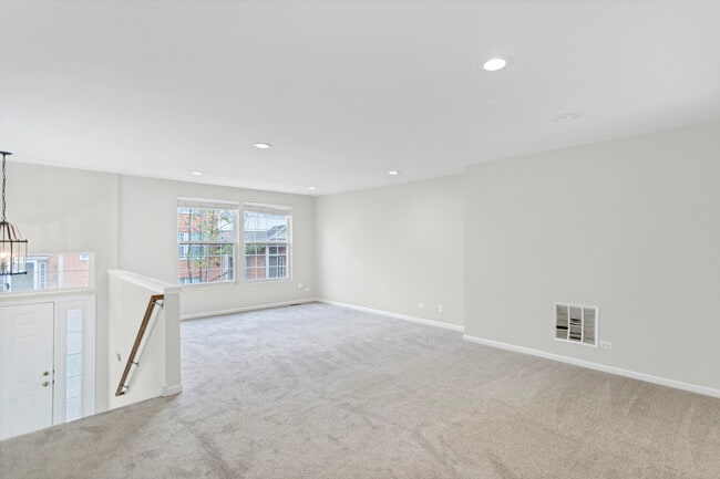 Building Photo - 544 Conservatory Ln
