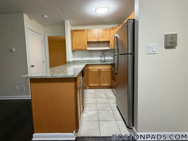 Foto del edificio - 16 Westgate Dr