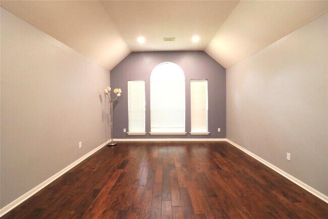 Building Photo - 1423 Greenway Village Dr