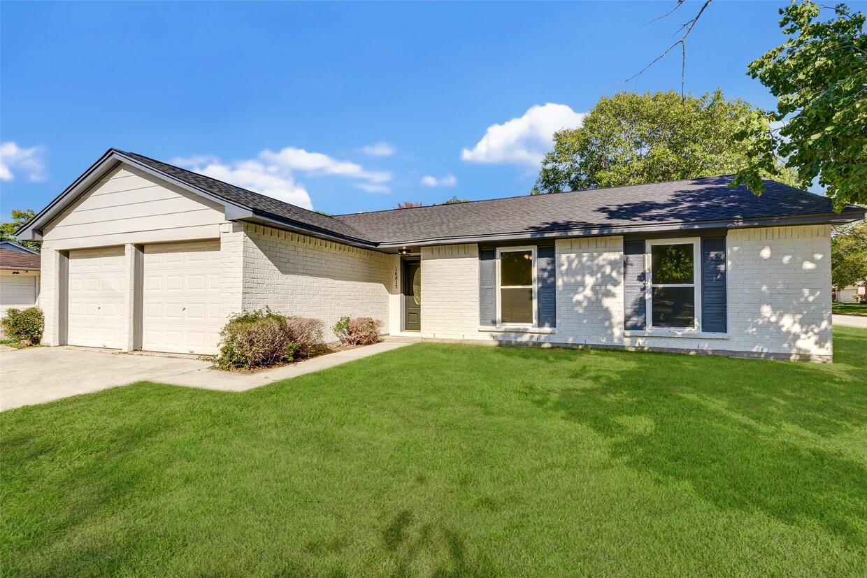 Foto principal - 16813 Glen Eagle Dr N