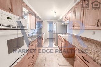 Building Photo - 2820 N 71st Pl