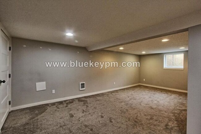 Building Photo - 2 Bed, 1 Bath Basement Apartment in Alberta Art Area of Portland