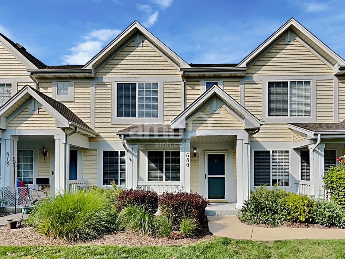 680 Lincoln Station Drive House Rental in Oswego, IL
