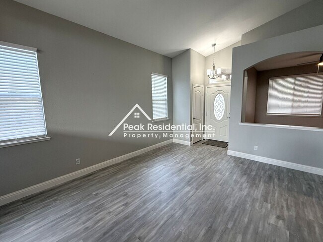 Building Photo - Wonderful 3bd/2ba Folsom Home!