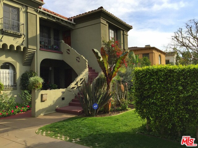 Primary Photo - 1156 S Hayworth Ave