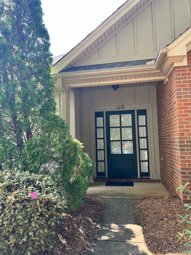 Building Photo - Gardens at Gatewood Townhome