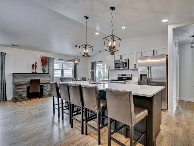 Building Photo - 580 Hennessy Way