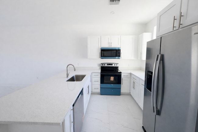 Building Photo - 1125-1127 Homer Ave S