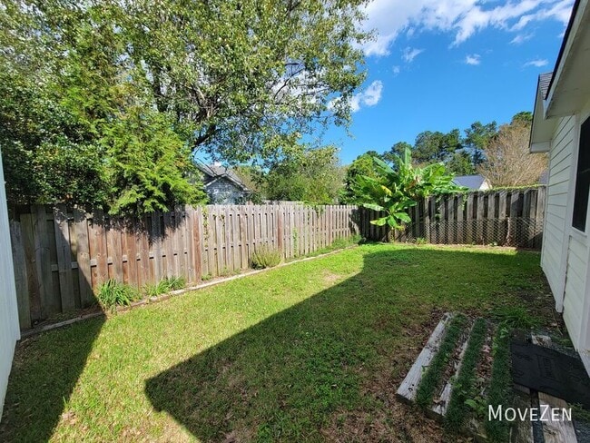 Building Photo - 809 Antler Dr