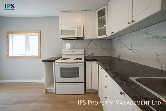 Building Photo - 2 Bed | 1 Bath - ALL UTILITIES INCLUDED