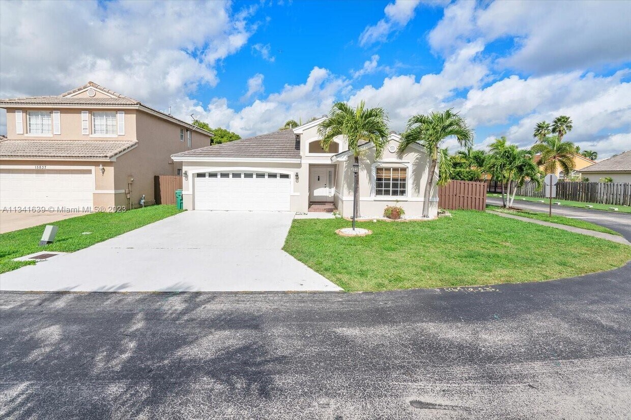 Primary Photo - 15831 SW 85th Ln