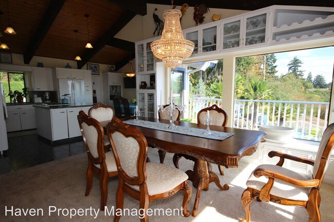 Building Photo - 5415 Sumner Heights Dr E