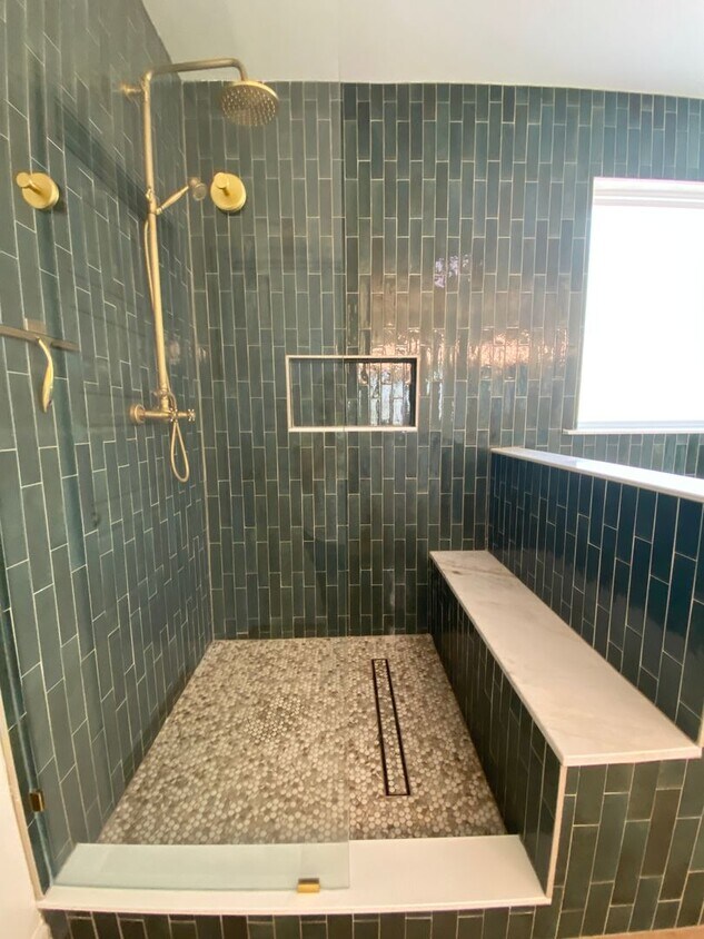 Primary Photo - SPECIAL: HALF OFF FIRSTS MONTH RENT! Lovel...