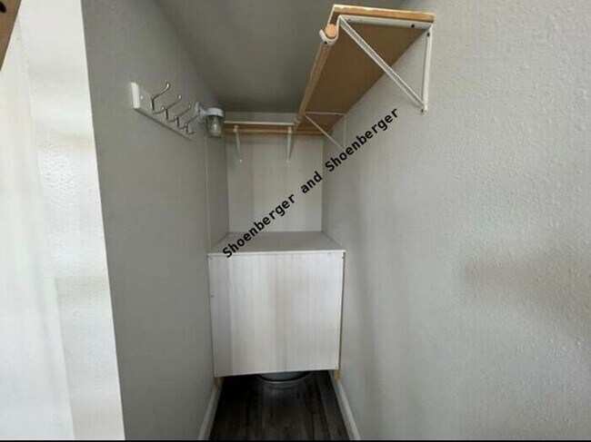 Foto del edificio - 1355 Prater Way