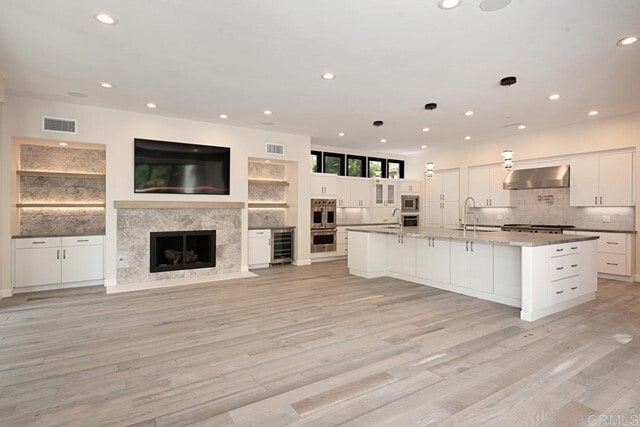 Building Photo - 5289 Meadows Del Mar