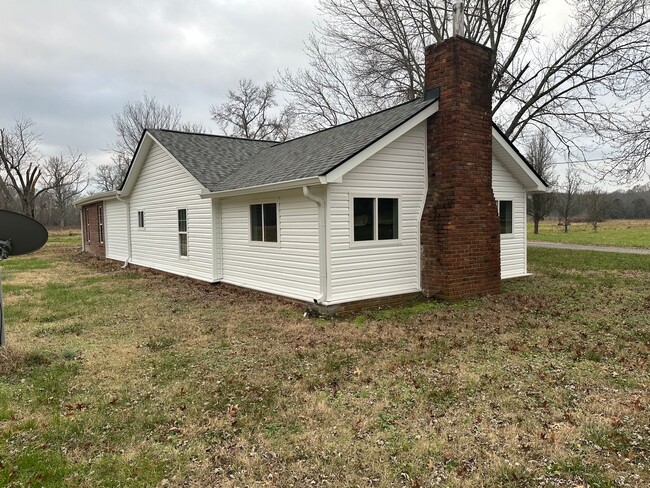 Building Photo - FOR LEASE - 3 bed, 2 bath, 1494 sqft singl...