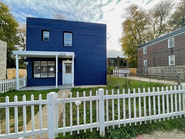 Foto del edificio - Newly Renovated 2 Bedroom/1 Bathroom Home with Driveway and Double Lot!