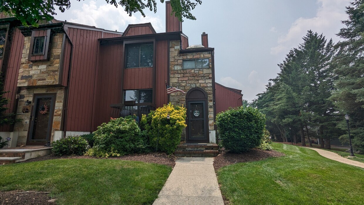 7 Schindler Sq, Hackettstown, NJ 07840 Townhome Rentals in
