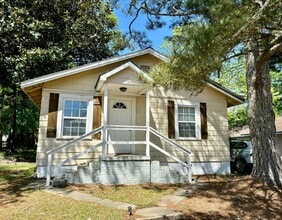 Building Photo - 122 Smith St