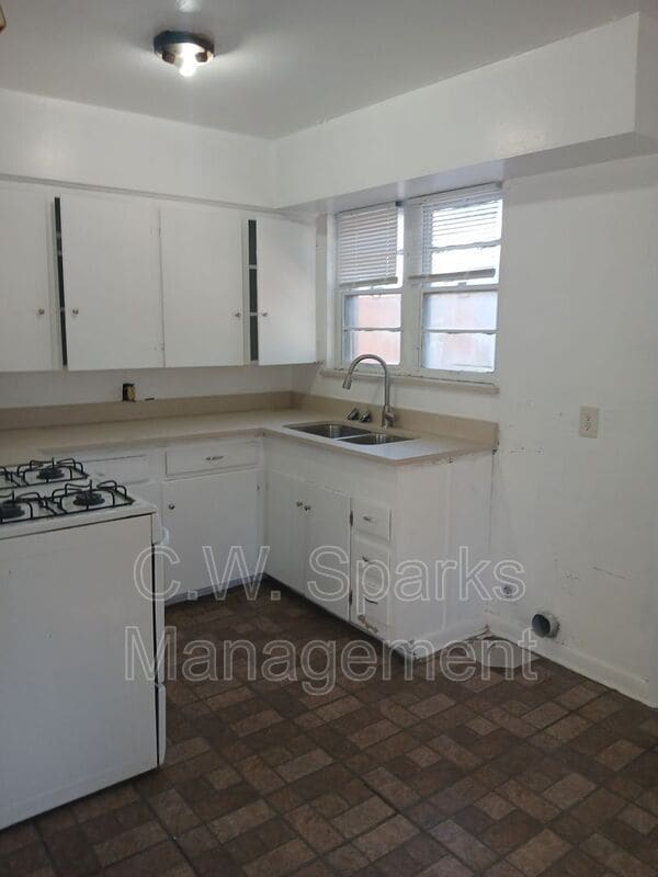 Building Photo - 3019 Avon St