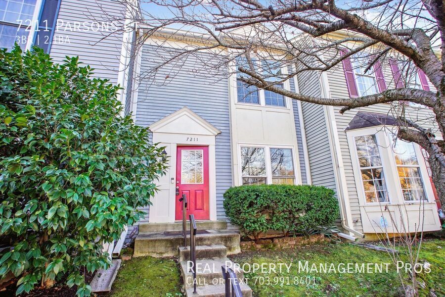 Primary Photo - Spacious 3-Bed 2.5-Bath- Modern Updates & ...