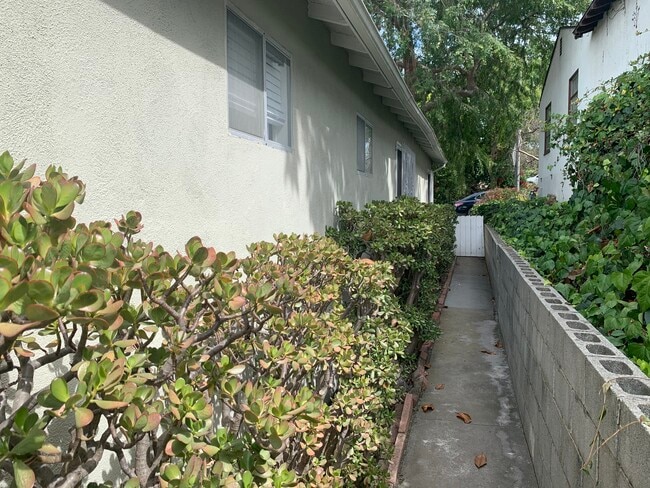 West walkway - 11941 Charnock Rd