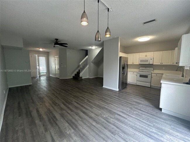 Building Photo - 4752 NW 59th Manor