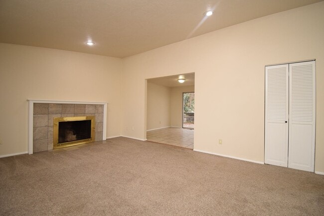 Building Photo - Bright 3 Bed in North Salt Lake – Near Parks, Trails, Shopping & Dining!!