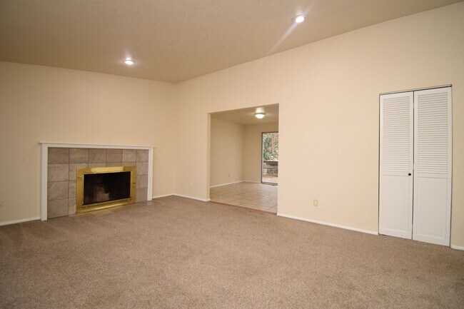 Foto del edificio - Bright 3 Bed in North Salt Lake – Near Parks, Trails, Shopping & Dining!!