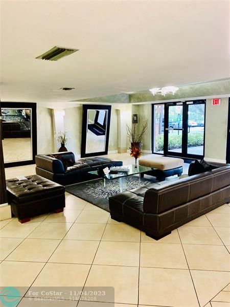 Foto del edificio - 701 NW 19th St
