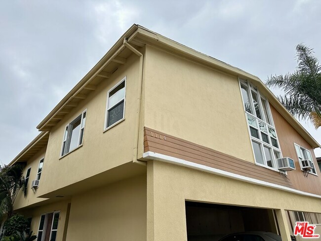 Building Photo - 1114 S Sherbourne Dr