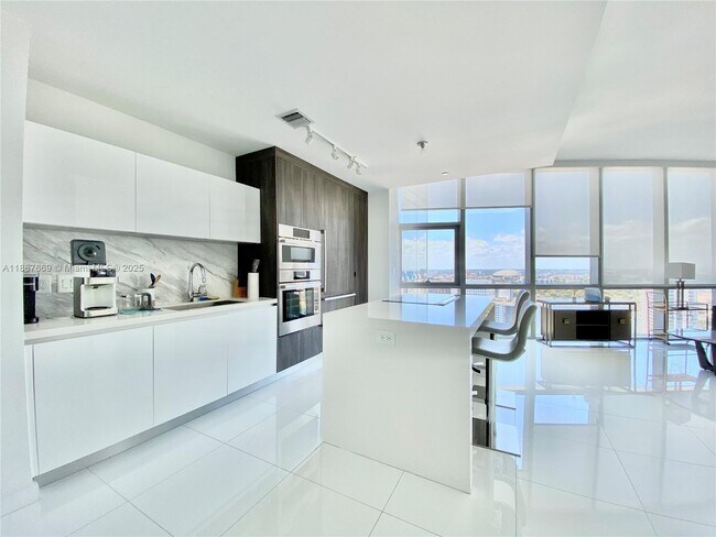 Foto del edificio - 851 NE 1st Ave