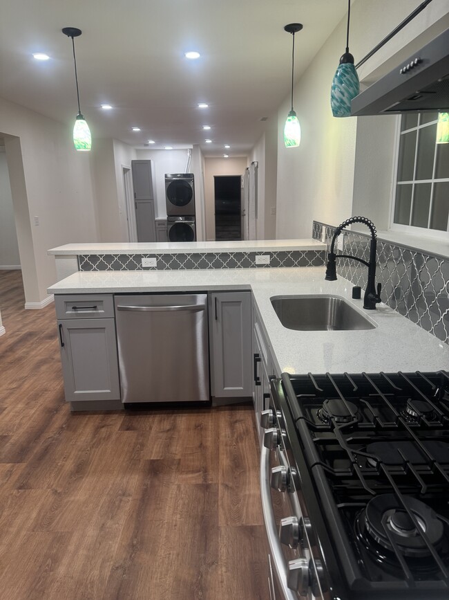 Building Photo - 675 25th St