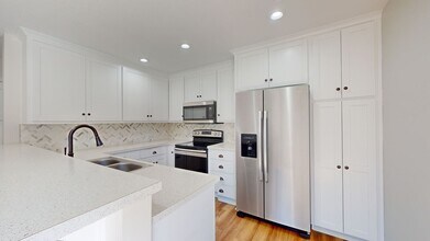 Building Photo - 11851 Ridgeway Dr
