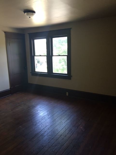 Foto del edificio - 5 W Laurel Ave