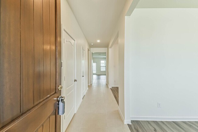 Foto del edificio - Offered by Precision Realty & Management, LLC!!
