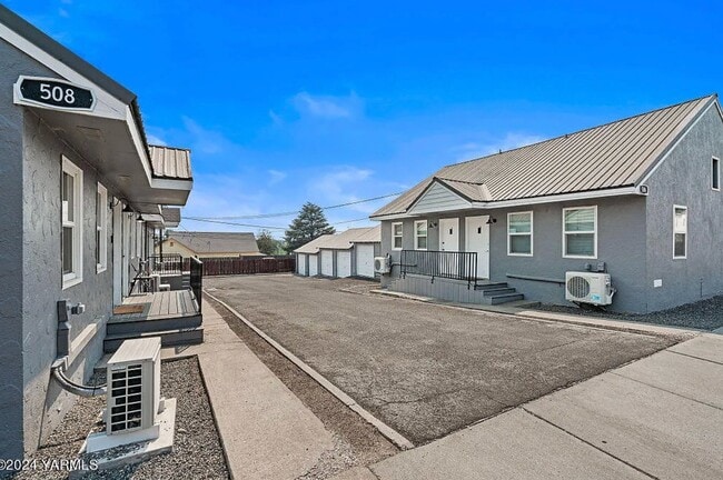 Building Photo - 506 2nd Ave