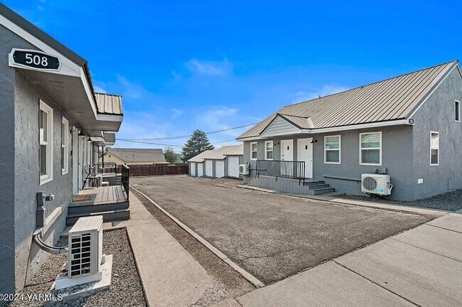 Building Photo - 508 2nd Ave